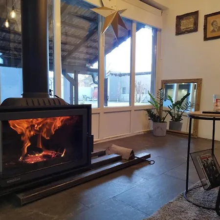 아파트 Industrial Kula